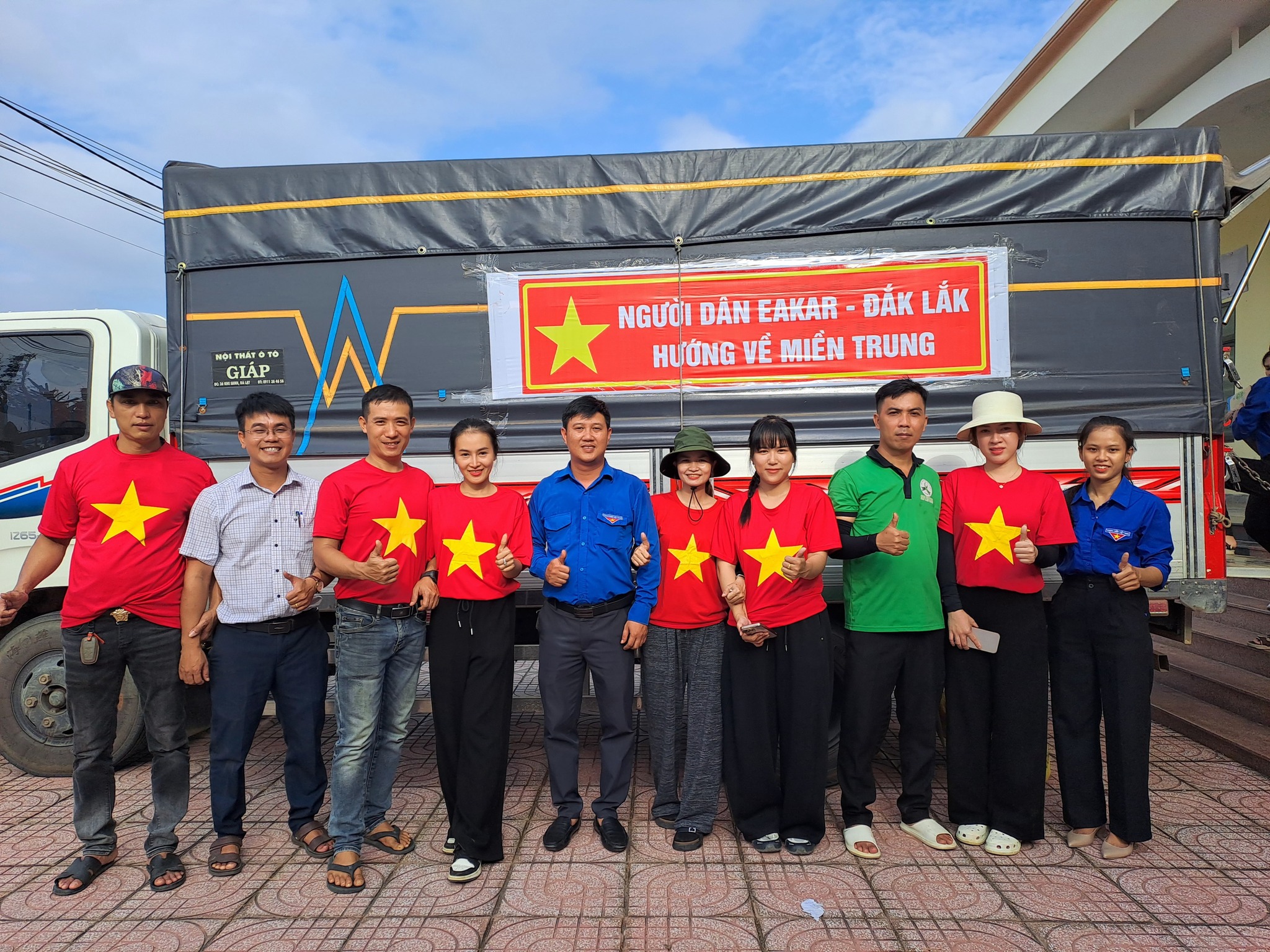 HOẠT ĐỘNG HỖ TRỢ BÀ CON SAU BÃO SỐ 13.